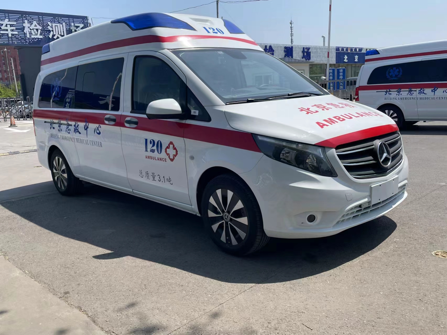 奔驰威霆高顶监护型救护车