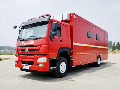 应急指挥车