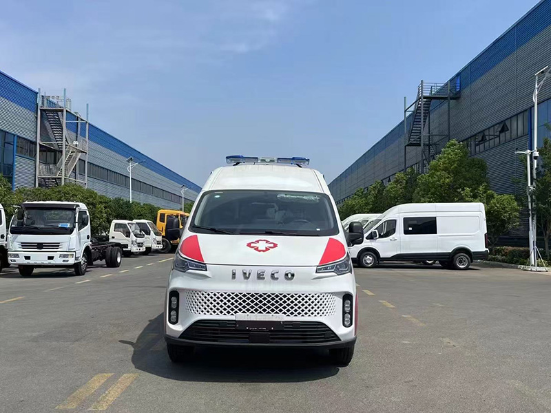 依维柯聚星纯电救护车
