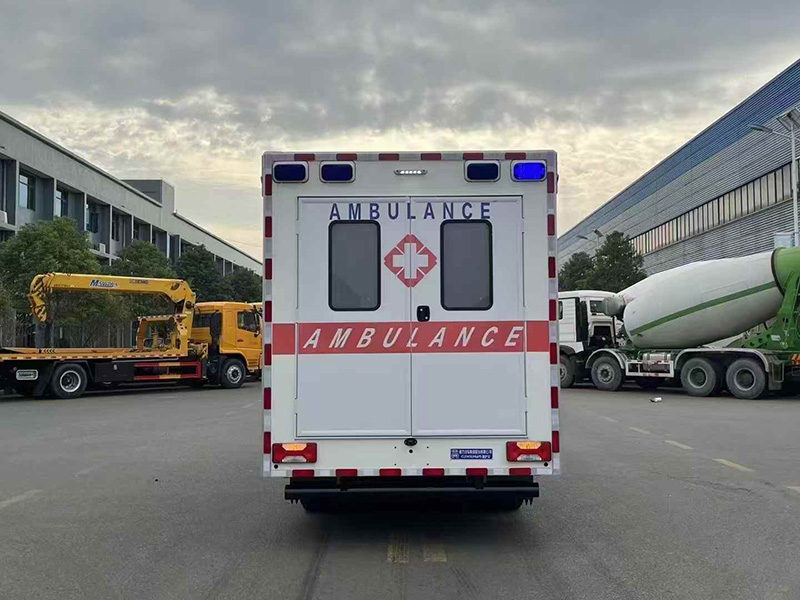 依维柯欧胜四驱越野救护车