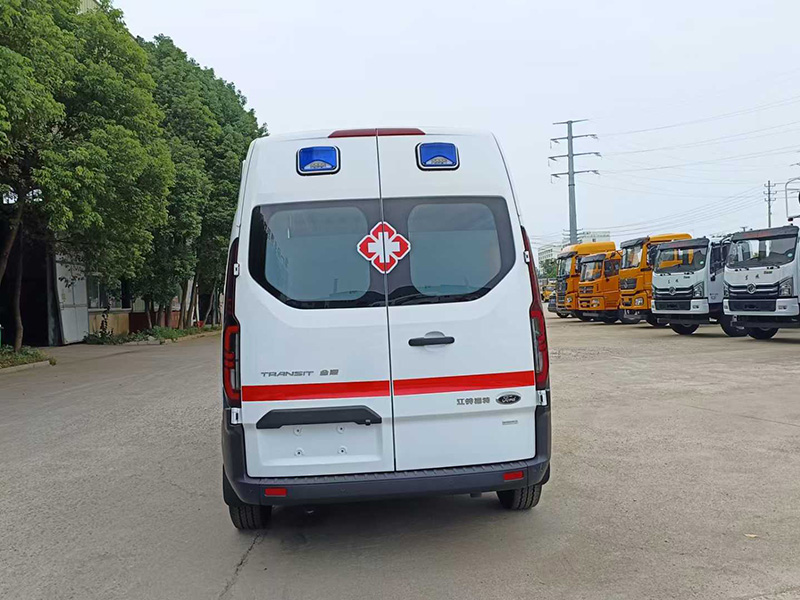 福特全顺T6汽油监护型救护车